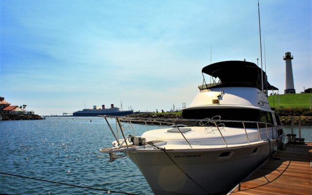 Dockside Boat & Bed Long Beach