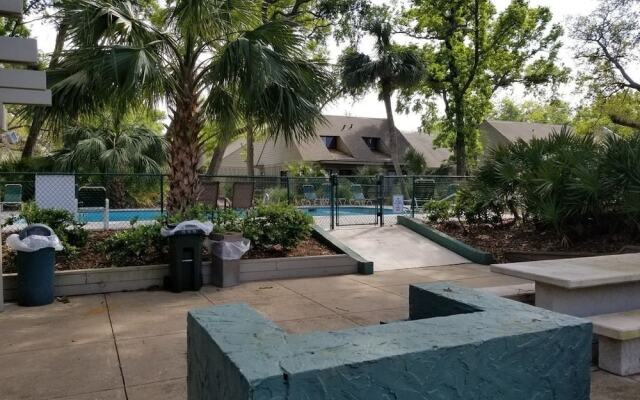 524queen 2 Bedroom Condo