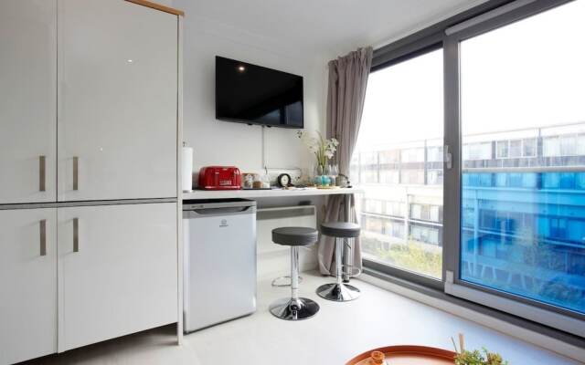 1 Bedroom Apartment, Leeds Stunning & Cosy Find!