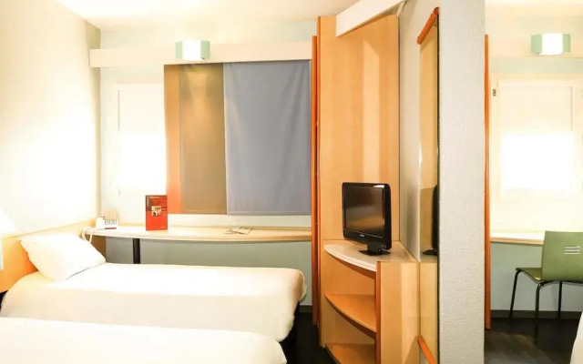 Ibis Orange Centre Échangeur A7 A9