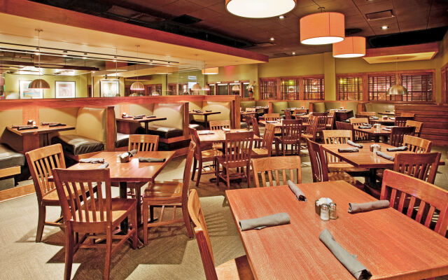 Holiday Inn Manhattan at the Campus by IHG