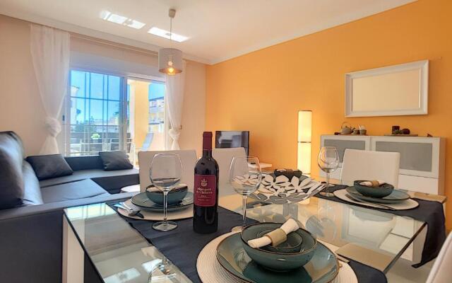 2239-Lovely 2 bedrooms with pool and paddle court