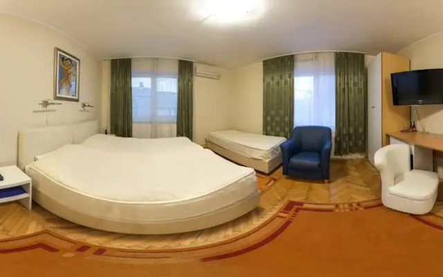 Royal Hotel