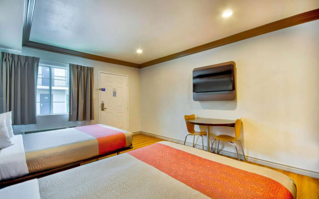 Motel 6 Gardena