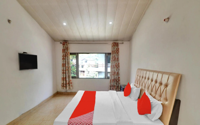 OYO 82102 Rudhra River Huts