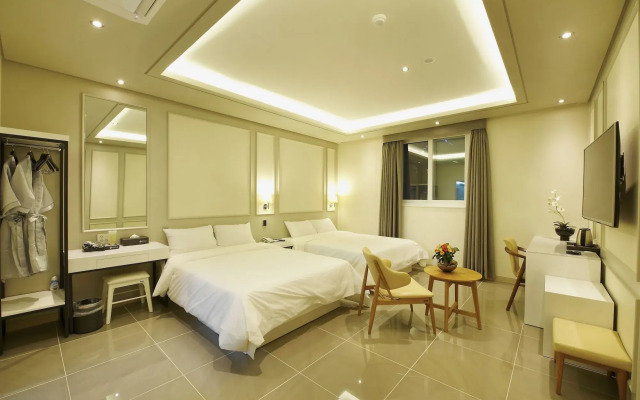 Hotel B