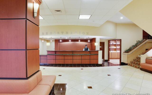 La Quinta Inn & Suites Pittsburgh North - McKnight