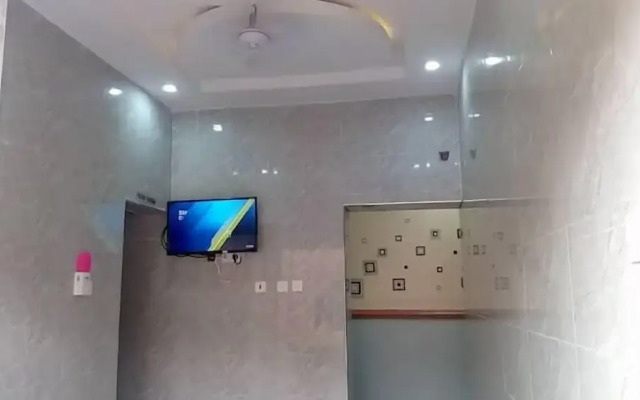 De City Hotel and Resort