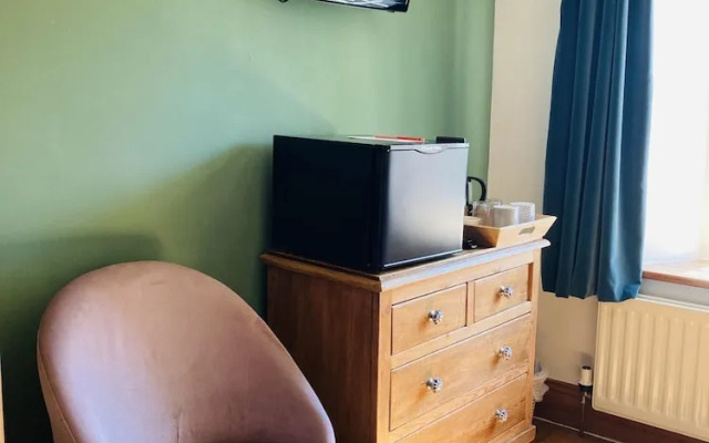 Riverside B & B