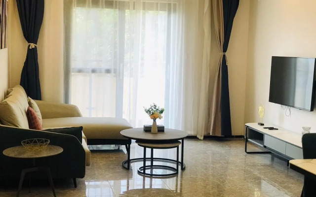 Elizabeth Golf Apartment