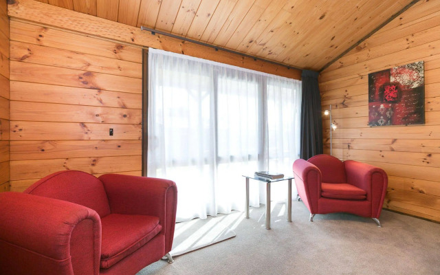 Lockwood Manor Motel