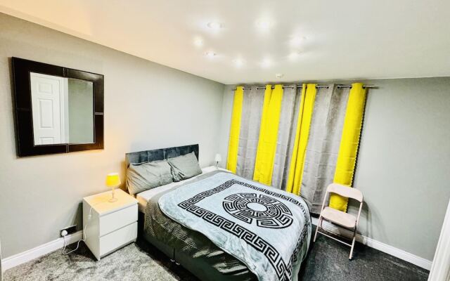 4 Bedrooms Full House Stourbridge Birmingham