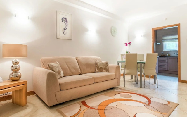Luxurious Apartment in Lagos with Swimming Pool & Hot Tub