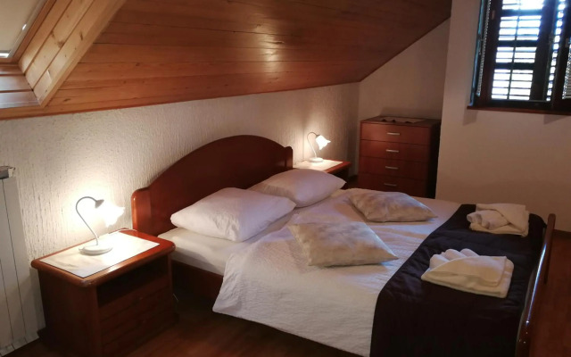 Apartments & Rooms Florjana