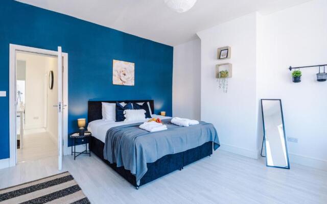 Rest & Recharge by MediaCityUK (4 bedrooms, 9 beds, 2 bathrooms, Free Parking)