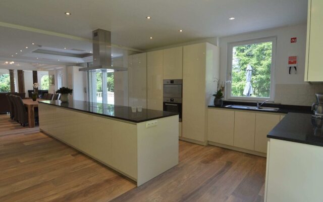 Luxurious Mansion in Brakel with Pond