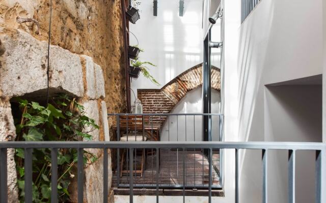 The Old Stables Chiado Apartments