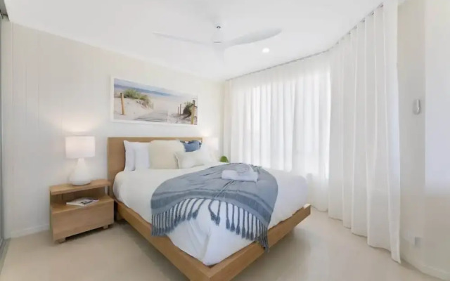 Beachfront Studio With Balcony & Stunning Views