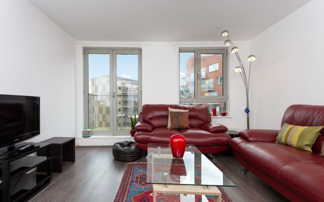 2 Bedroom Flat In Holloway With Balcony And Courtyard