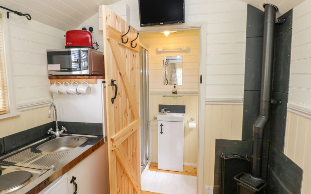Shepherds Hut - The Crook