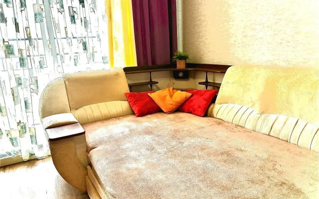 Апартаменты на проспекте Маршала Устинова 4