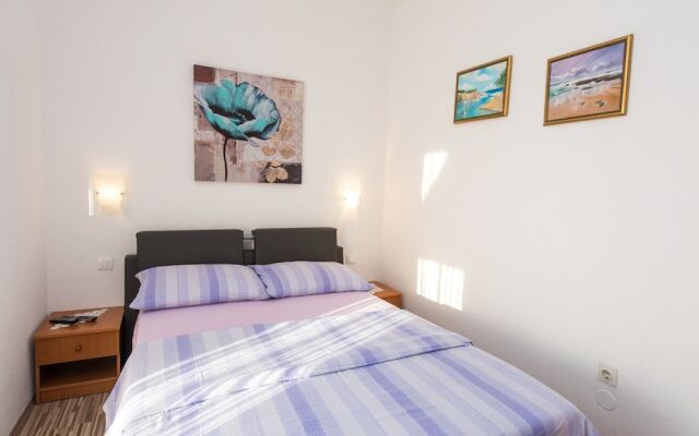 A4 Cozy Apartment w big Garden, Balcony & Grill