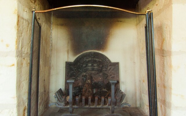 Exquisite Holiday Home in Issac With Swimming Pool