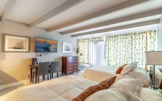 215 Little Harbor Inn