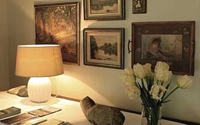 Coral Tree Colony Bed & Breakfast