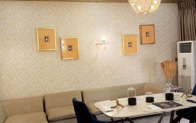 No. 1 Hotel