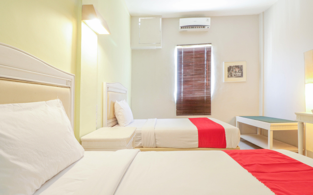 The Sunrise by OYO Rooms