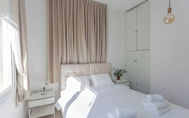 2 bedroom apartment by Hilton Beach