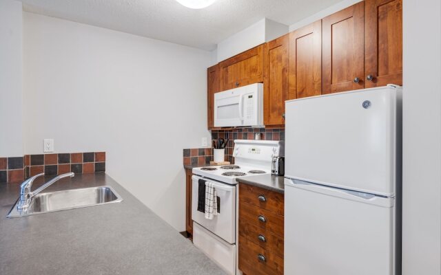 LARGE 3-Br 3-Ba | Ski In/Out | Pool & Hot Tubs | Central Upper Village Location