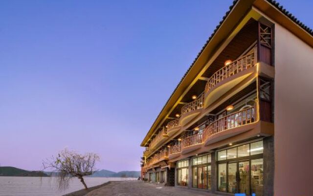 Qihai Tingfeng Inn (Lugu Lake Headquarter)