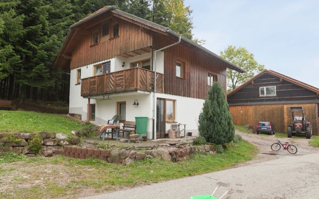 Modern Holiday Home in Lauterbach ot Fohrenbühl with Heating Facility