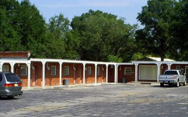 Crestview Inn