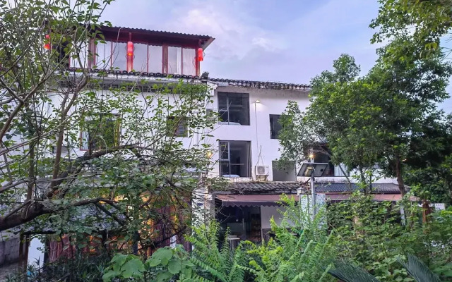 Castle peak yard Inn Guilin