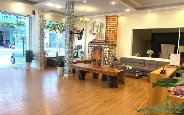 Grand Center Dalat by Lilly Hotel