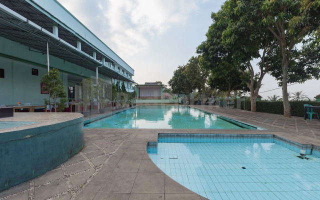 Ayong Linggarjati Kuningan Mitra RedDoorz