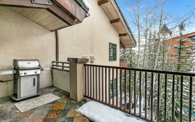 4 Bedroom Antlers Vacation Rental With Incredible Slopeside Views and Just a Short Walk to Gondola and Lionshead Village