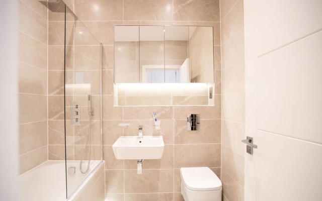 Deluxe & Chic 1 & 2 Bed Apts near Heathrow, Legoland, & Windsor Slough
