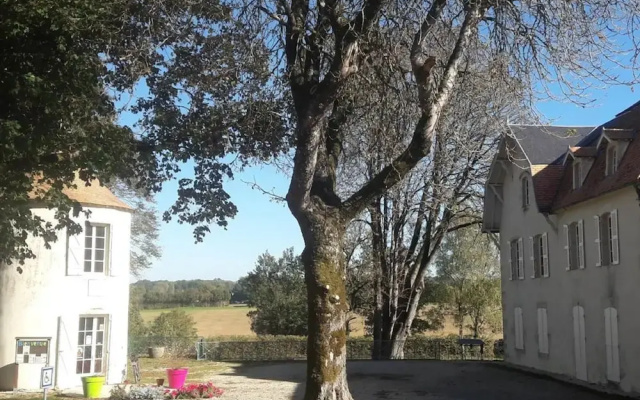 Gite With Terrace in Sauze-vaussais