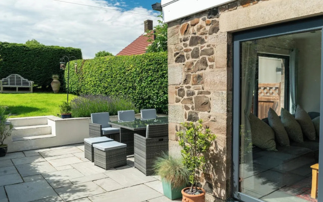 Whinstones at 4 The Villas