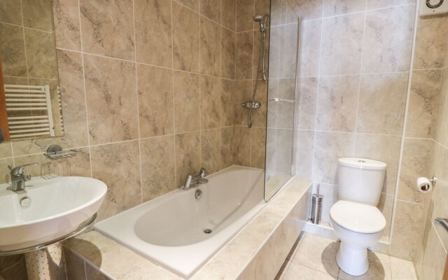 Penthouse 18, West End Point