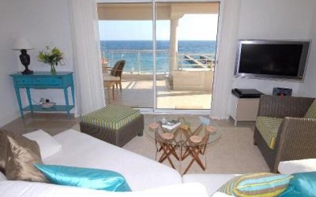 Stunning Three Bedroom Apartment On Seafront In Cannes With Panoramic Sea Views 399