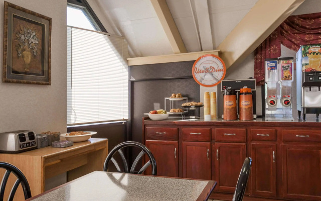 Red Roof Inn Warrenton