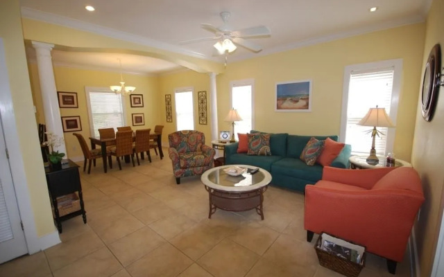 Cozy Hideaway 22C - 2 Br Condo