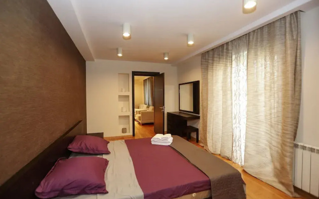 Hosthub 2 Bedroom near Dry Bridge SmartTV