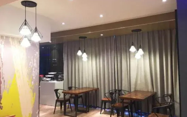 Fashion Hotel (Deqing Cultural Square Branch)