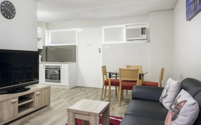 Studio 412 - ocean and sunset views on a budget